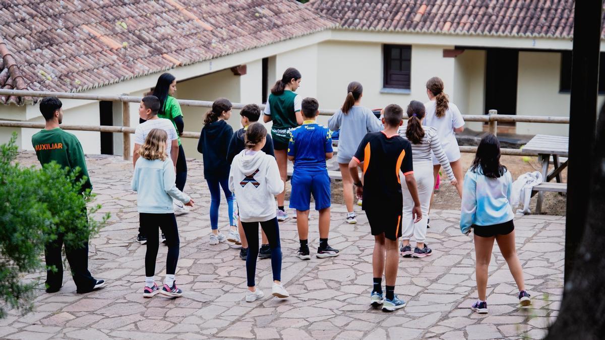 Imagen de una de las actividades que se desarrollan en el campamento de verano de El Cedro.