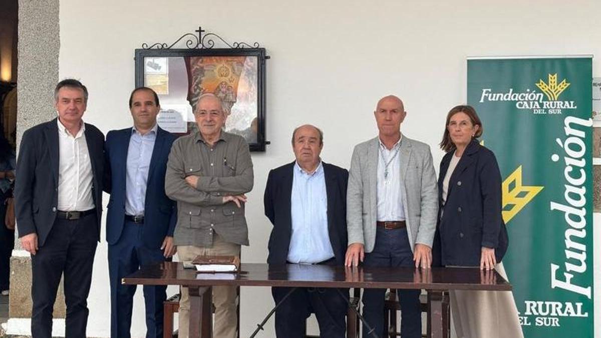 Firma del convenio de colaboración con las cofradías de la Virgen de Luna.