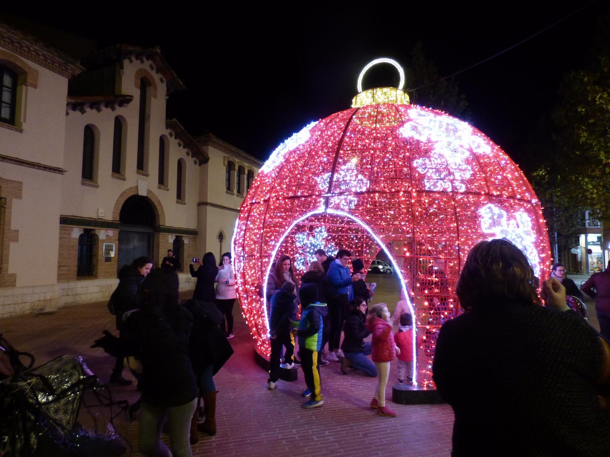 La màgia de Nadal s'encén a Figueres amb les llums dalinianes