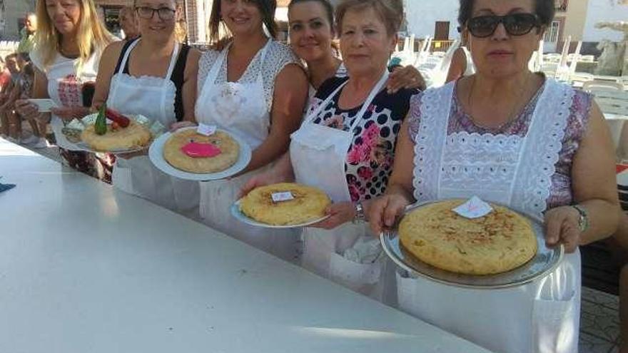 Cocineras con tortillas presentadas al concurso.