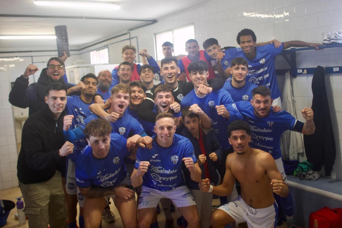La plantilla del San Javier celebra el triunfo