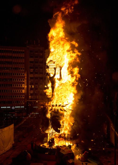 Cremà de la falla municipal de Okuda