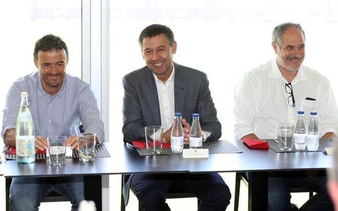 Luis Enrique y su equipo de trabajo compartió comida con la Junta Directiva