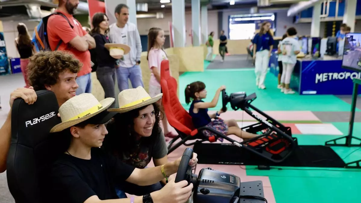 Del "Pac-Man" al simulador de Fórmula 1: la zona "gaming" se consolida como uno de los grandes atractivos de Metrópoli