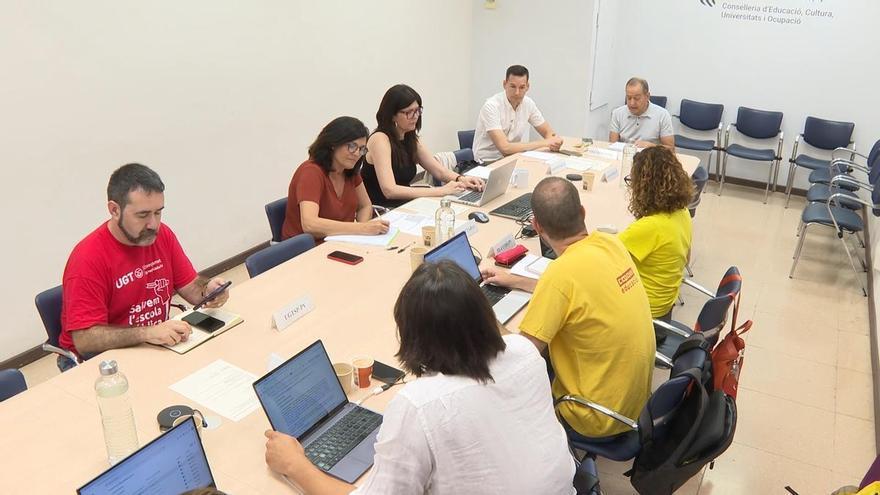 Mesa de negociación sobre la jornada docente en la Conselleria de Educación
