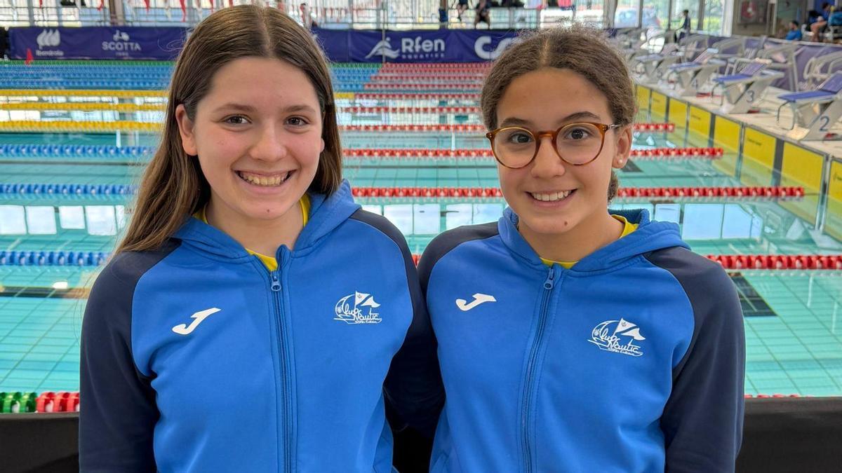 Martina Noguera y María Torres, tras el Campeonato Infantil de Natación