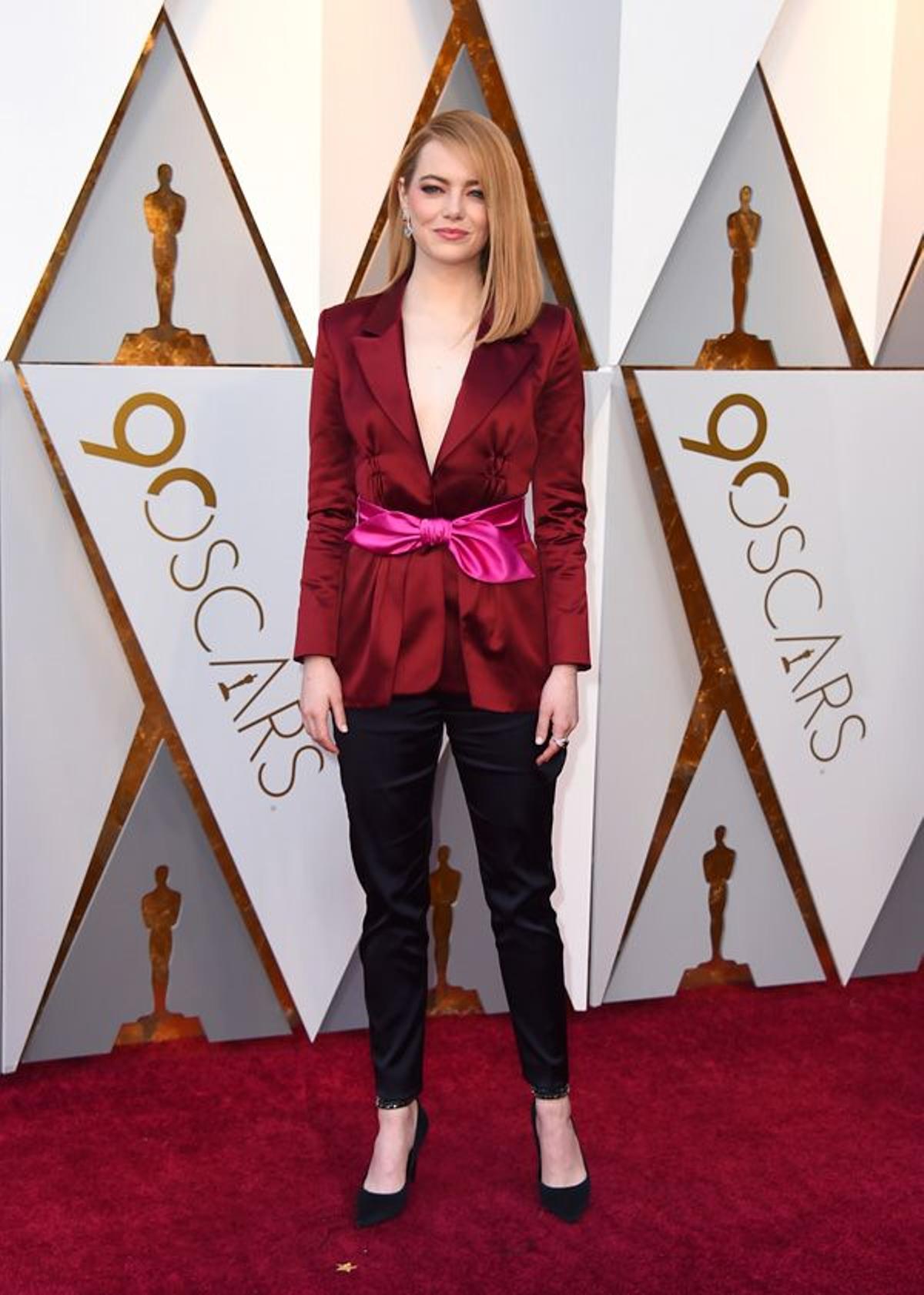 Emma Stone en los Premios Oscar con look de Louis Vuitton