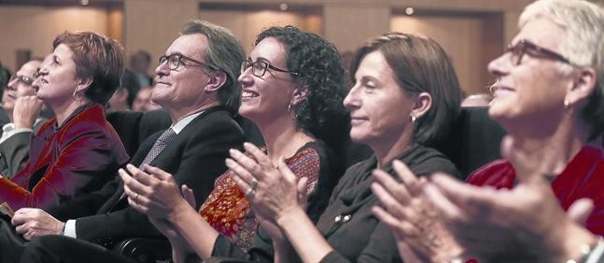 Simó, Mas, Rovira, Forcadell i Casals, a la conferència de Junqueras. Simó, Mas, Rovira, Forcadell i Casals, a la conferència de Junqueras.
