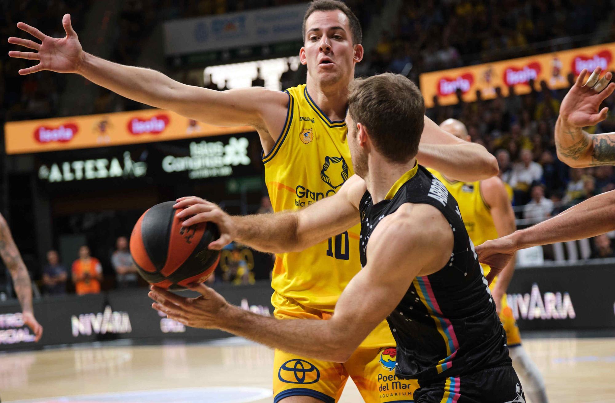 Derbi de baloncesto en Canarias: Lenovo Tenerife vs Gran Canaria