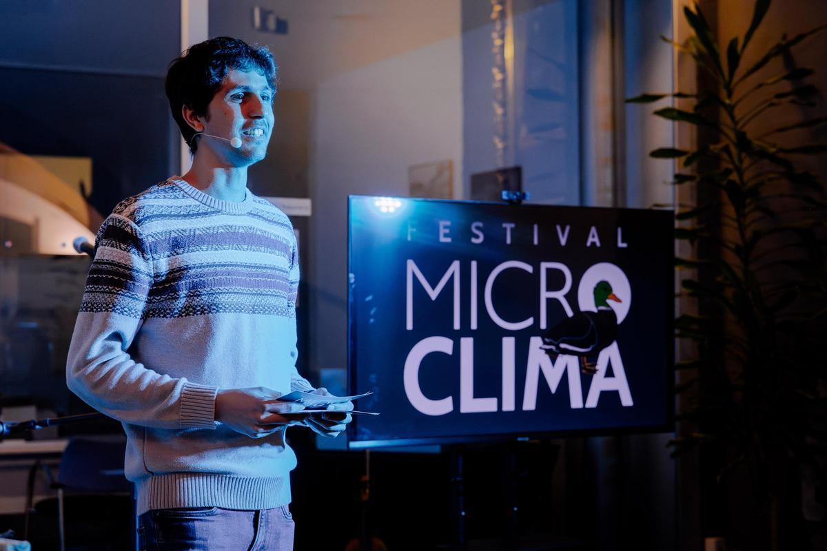 El director del festival, Pau Planas, durant la presentació del festival Microclima d'aquest any.