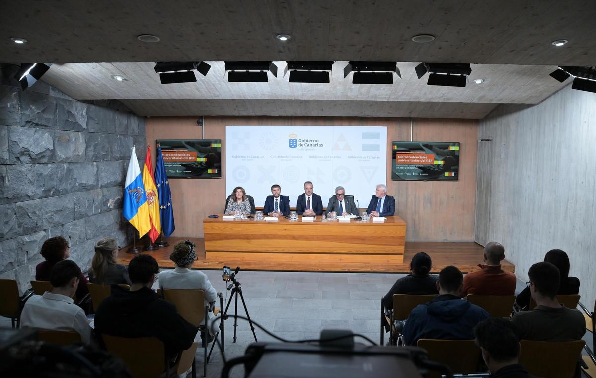 Rueda de prensa de presentación de la nueva formación específica sobre el REF en las universidades canarias.