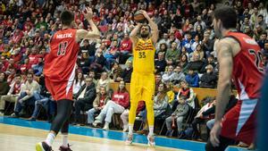 Mirotic lanza a canasta en el partido del pasado sábado en la cancha del Bàsquet Girona