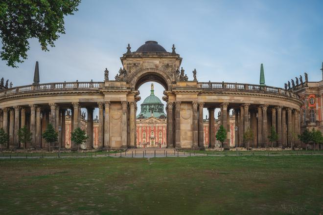 Palacio Nuevo y columnata de las columnas del parque Sanssouci