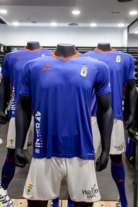 Presentación de la nueva camiseta del Real Oviedo