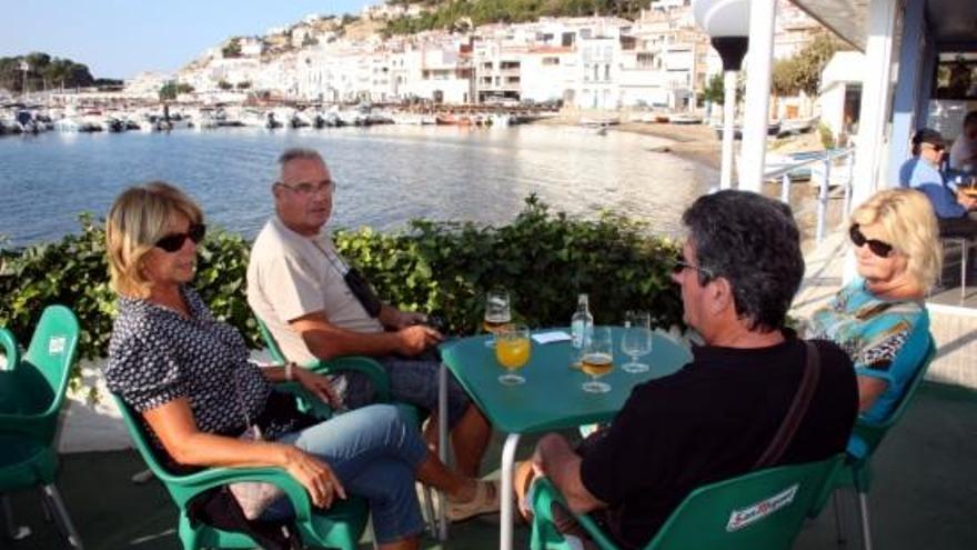 El terratrèmol centrava les converses als bars del Port de la Selva.