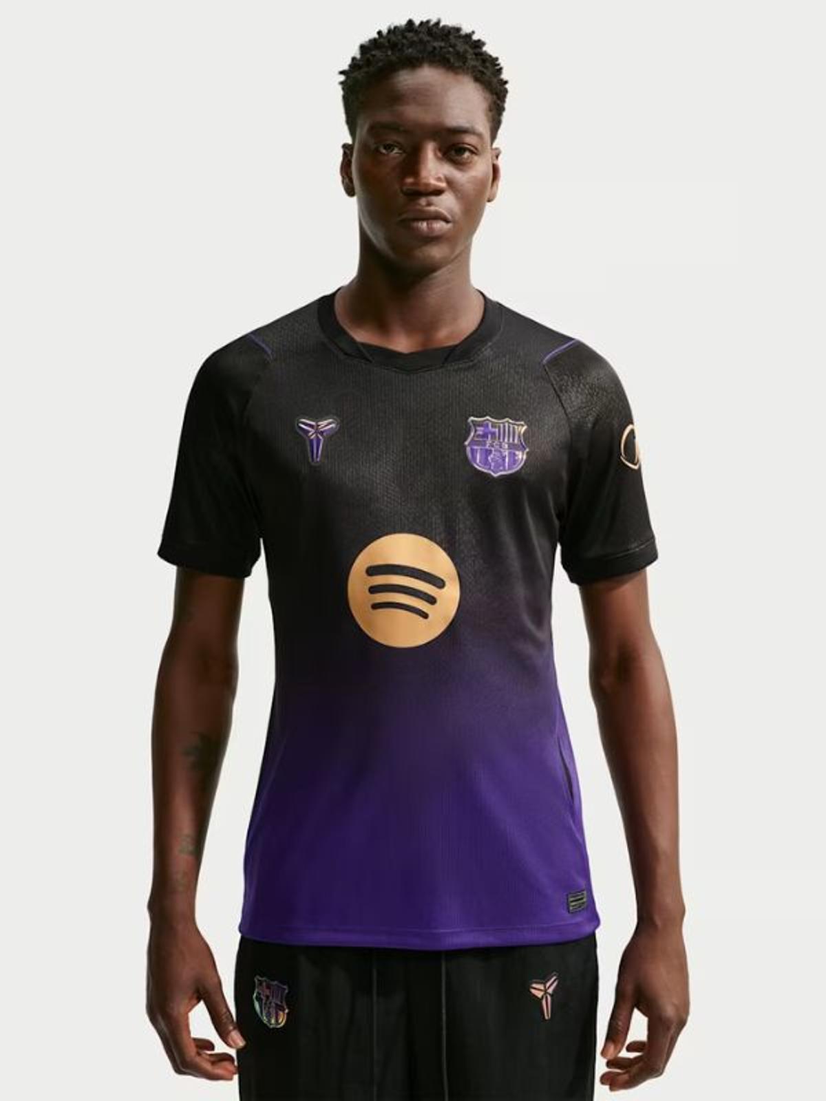 Una camiseta favorecedora que puedes utilizar en tu día a día, la segunda equipación del F.C. Barcelona