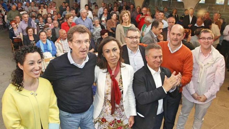 Ramallo, en el centro, junto a Feijóo, Louzán y varios miembros de su candidatura. // Santos Álvarez