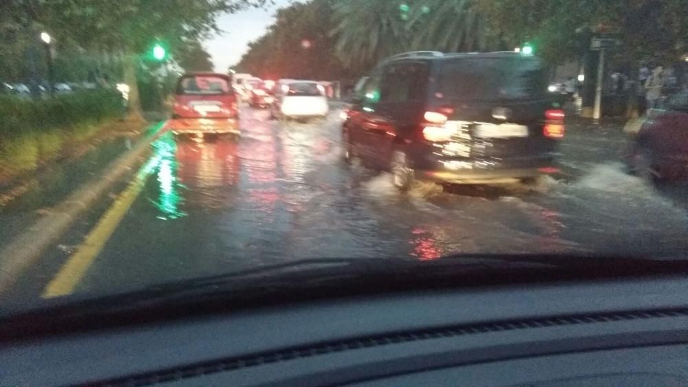 Una tromba de agua inunda Valencia