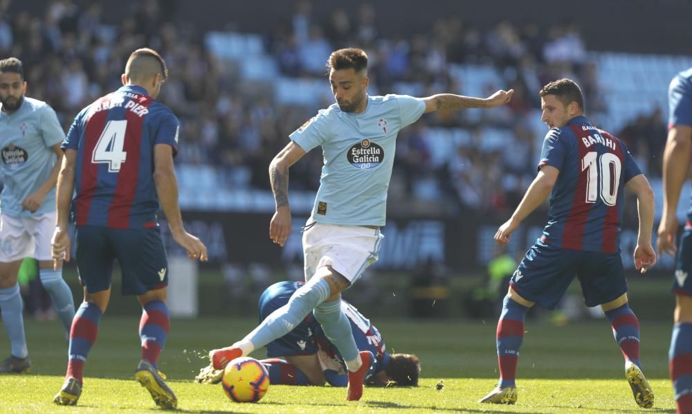 El Celta - Levante, en imágenes. // M.G. Brea | R. Grobas | EFE