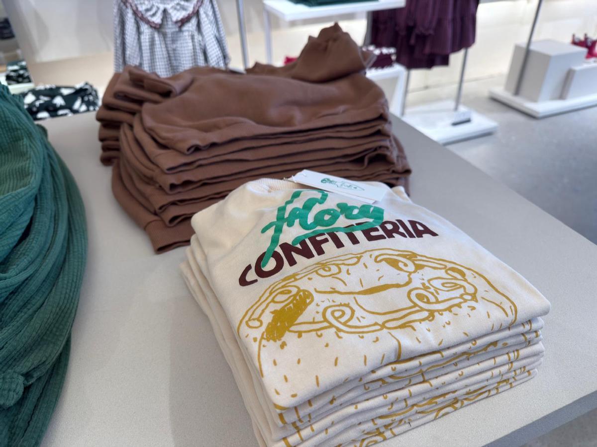 Camiseta en homenaje a la confitería Flory