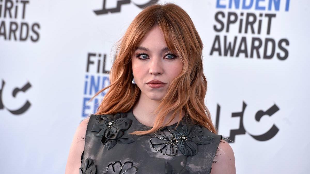 Sydney Sweeney, Cassie en Euphoria, también se pasa al pelirrojo