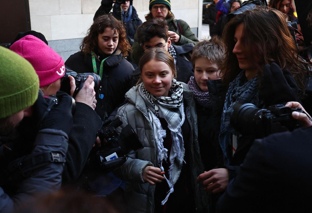 Greta Thunberg llega a su juicio en Londres