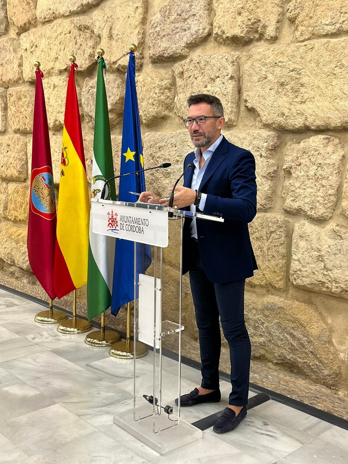 El concejal del PSOE José Antonio Romero en la rueda de prensa de hoy.