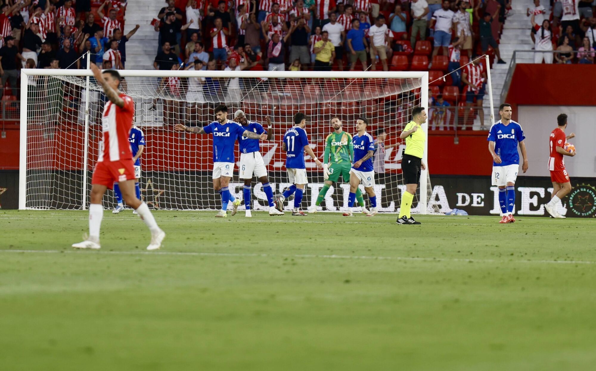 Así fue el primer partido del play-off entre el Almería y el Real Oviedo 
