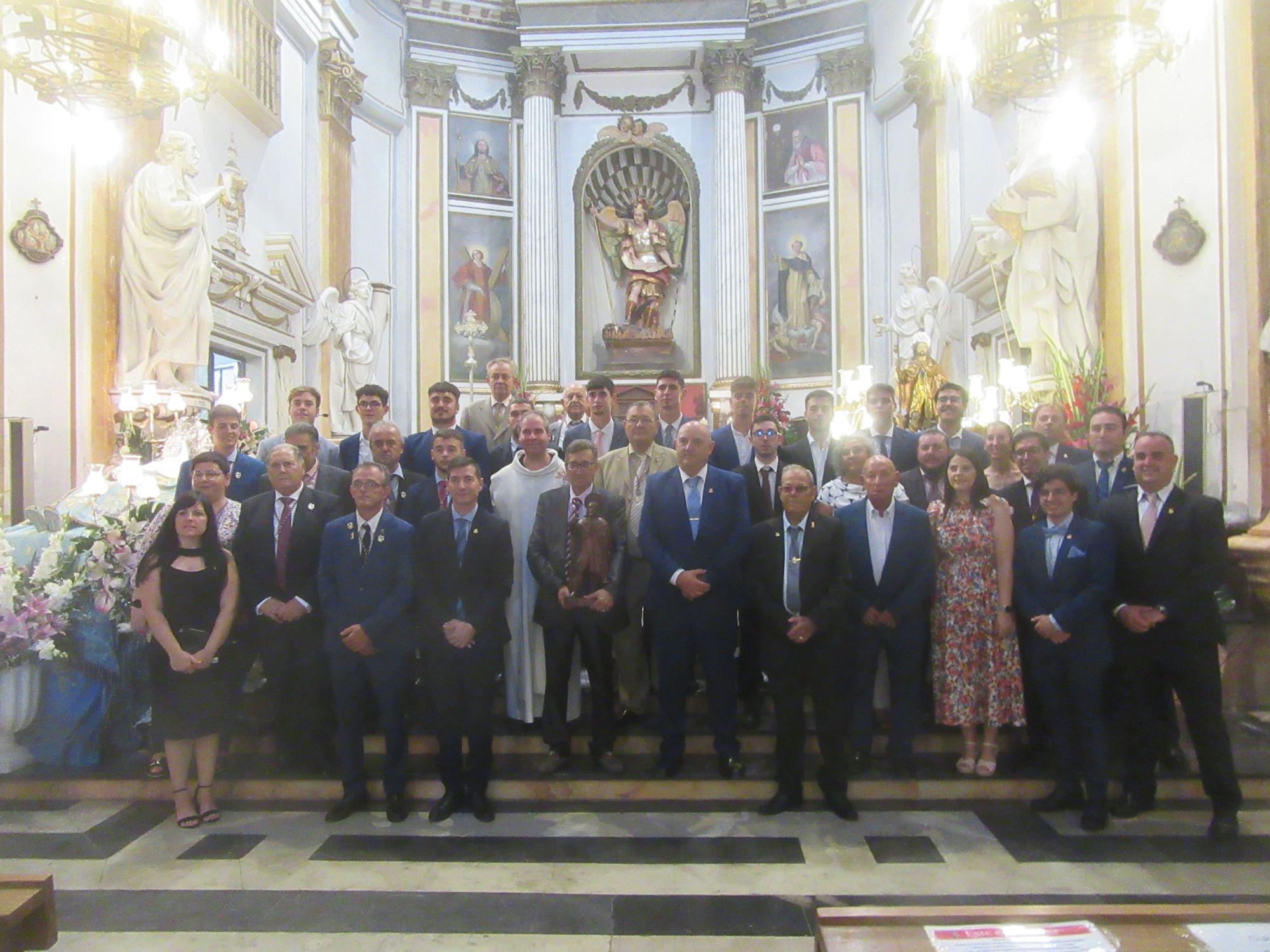 Clavarios y autoridades municipales en la ceremonia del Sant Roquet.