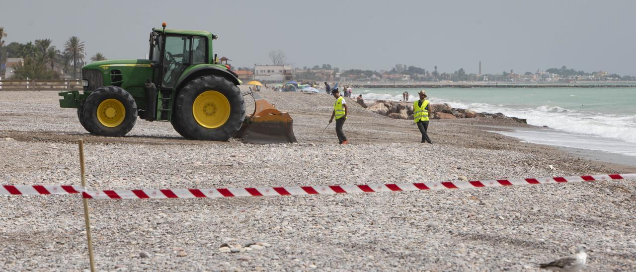 Obras en Corinto para arreglar el desnivel en la playa