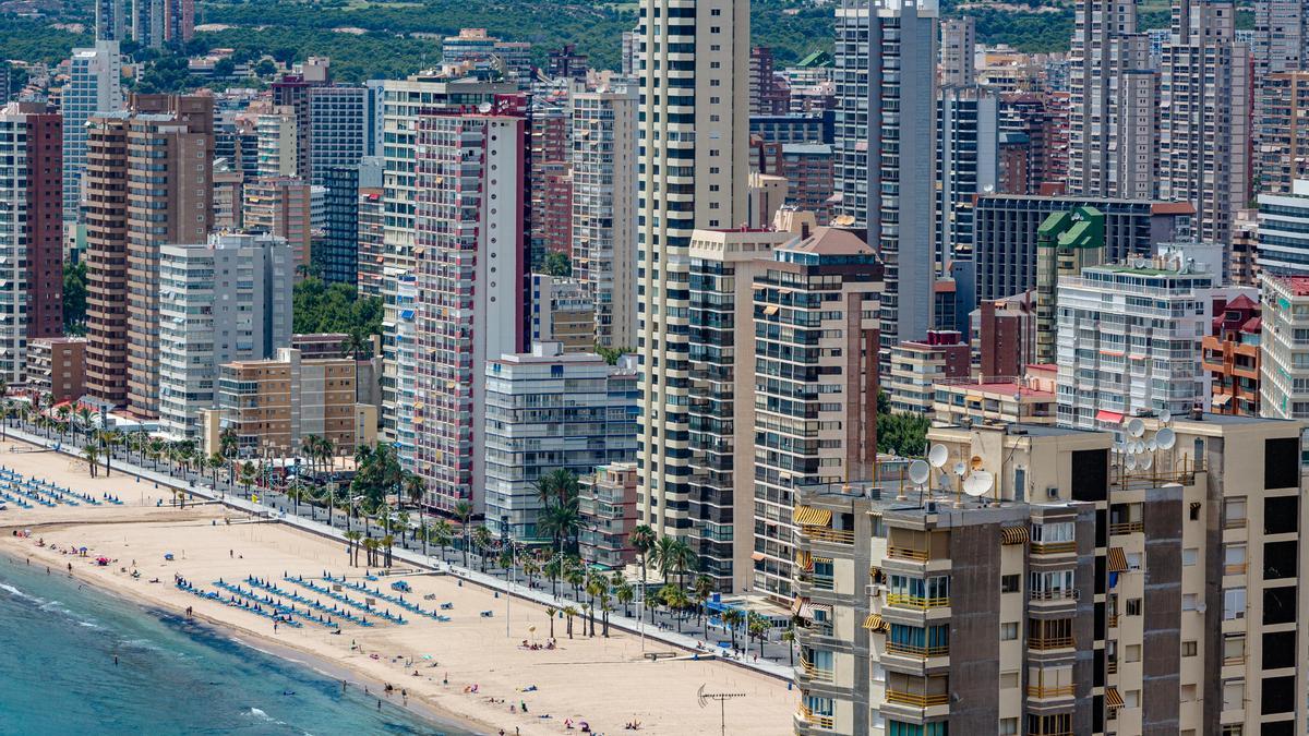 Benidorm, trece hoteles abiertos de 150  a las puertas de la Semana Santa