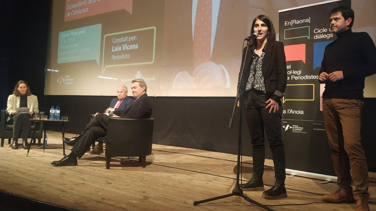La periodista Laia Vicens entrevistant els presidents Artur Mas i José Montilla