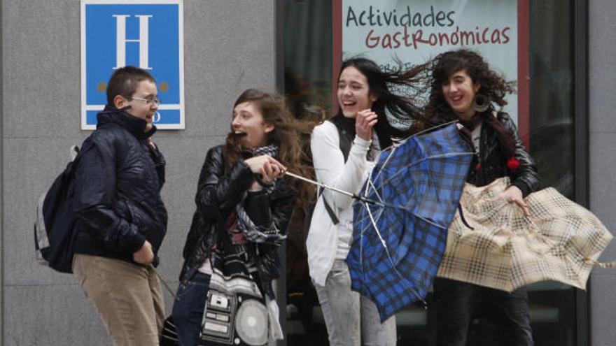 El viento es uno de los protagonistas de esta jornada en Málaga.