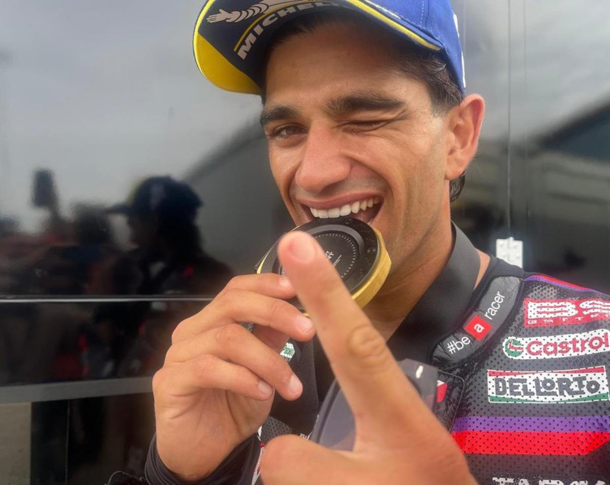 Jorge Martín reforça el lideratge i encapçala el triplet d’Aprilia