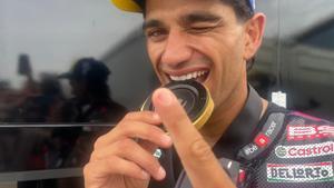 Jorge Martín reforça el lideratge i encapçala el triplet d’Aprilia