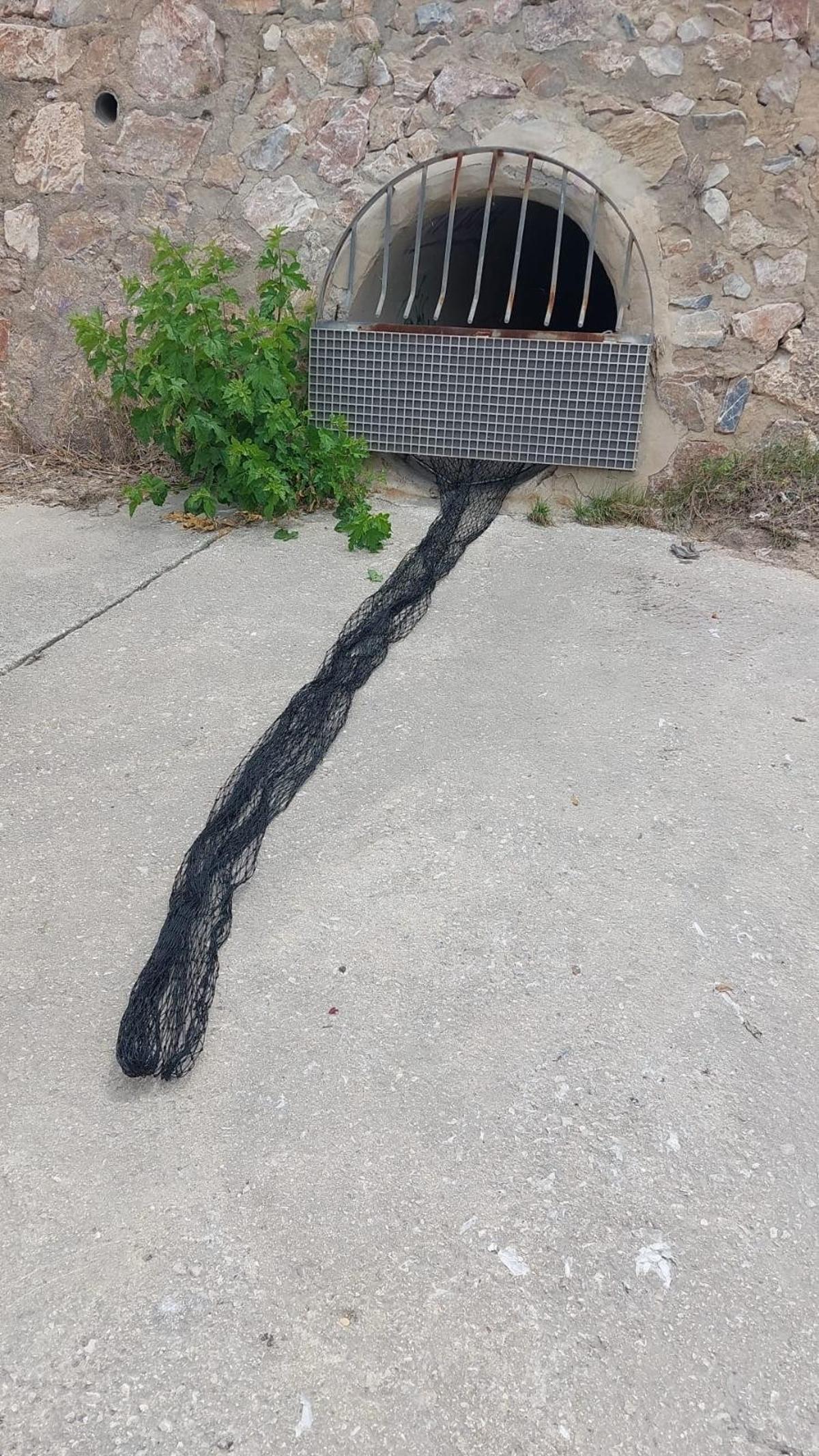 La red instalada en los colectores que van a dar al Vinalopó en Elche