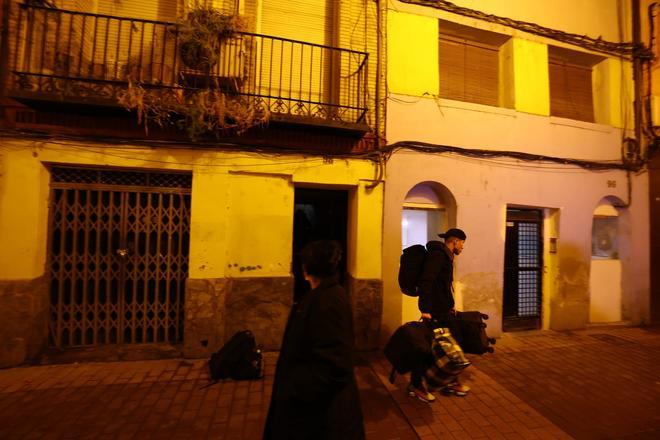Desalojan un edificio de la calle San Pablo de Zaragoza por riesgo de colapso.