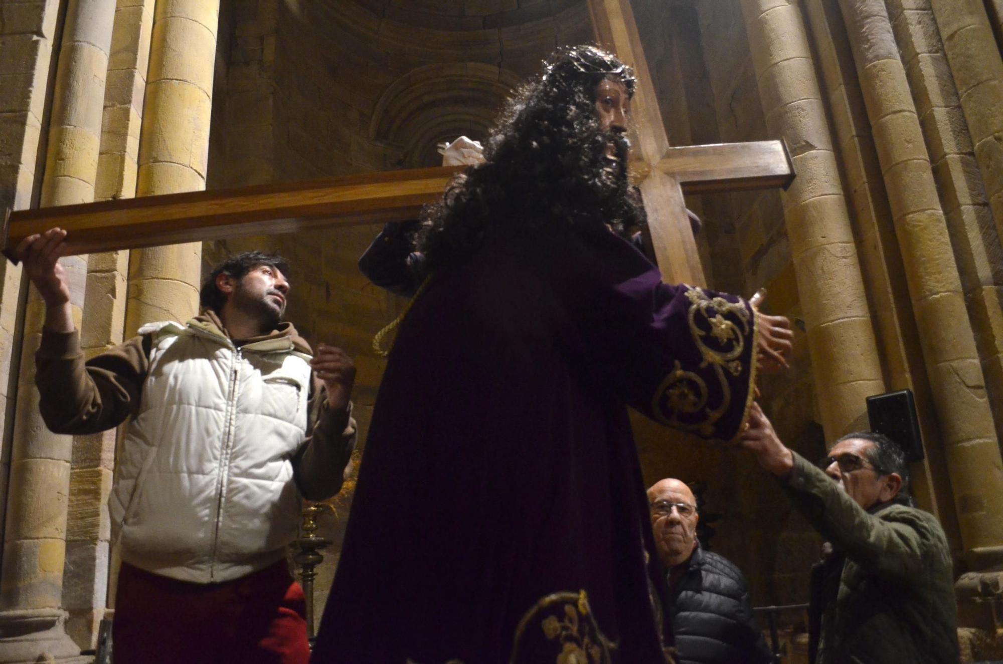 Semana Santa Benavente 2024: Así prepara la Cofradía de Jesús Nazareno las andas