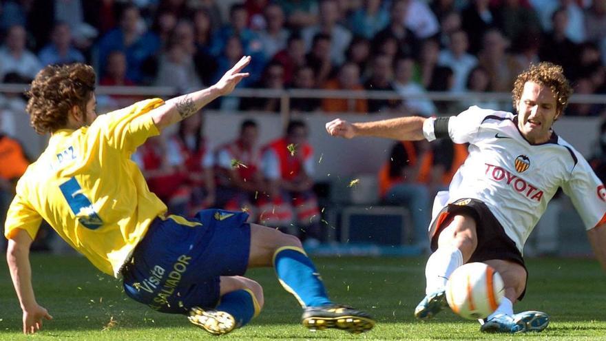El dos de abril de 2006 fue la última victoria del Valencia CF al Cádiz en liga: Fue un 5-3 con el Pipo formando parte de una plantilla plagada de estrellas como Villa, Aimar o Albelda. Desde entonces, en seis partidos de la competición doméstica, el Valencia no ha ganado ninguno. | JM LÓPEZ