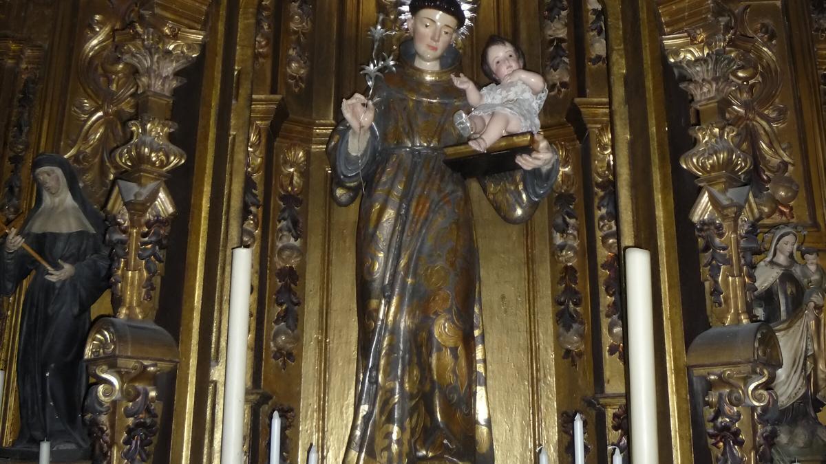 Retablo de San Antonio de Padua en Omnium Sanctorum (Sevilla), restaurado por  Manuel Antonio Ruíz- Berdejo Cansino y Antonio Díaz Arnido.