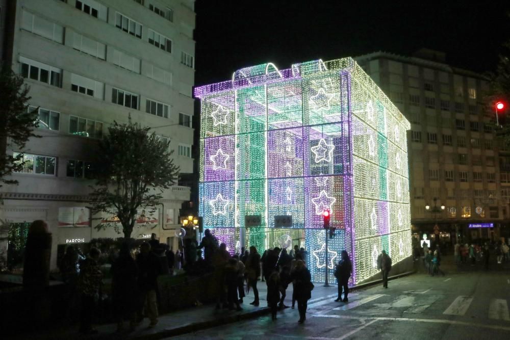 Ya es Navidad en Vigo: 10 milllones de luces para marcar una historia. // A. Villar | J. Lores | J. Álvarez | C. Delgado | M. Romero