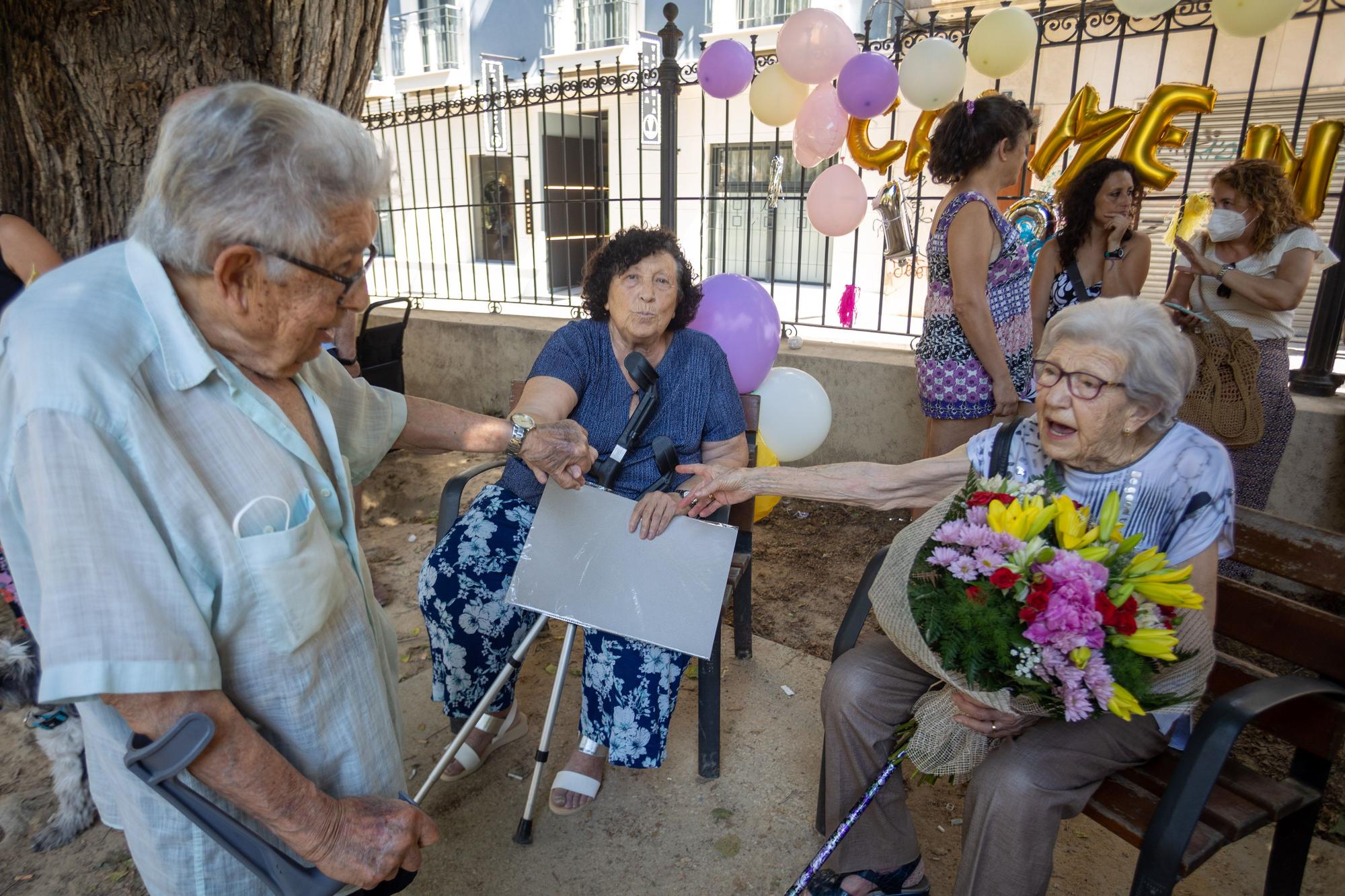 Homenaje de familia y amigos a Carmen Nicolás que cumple 102 años