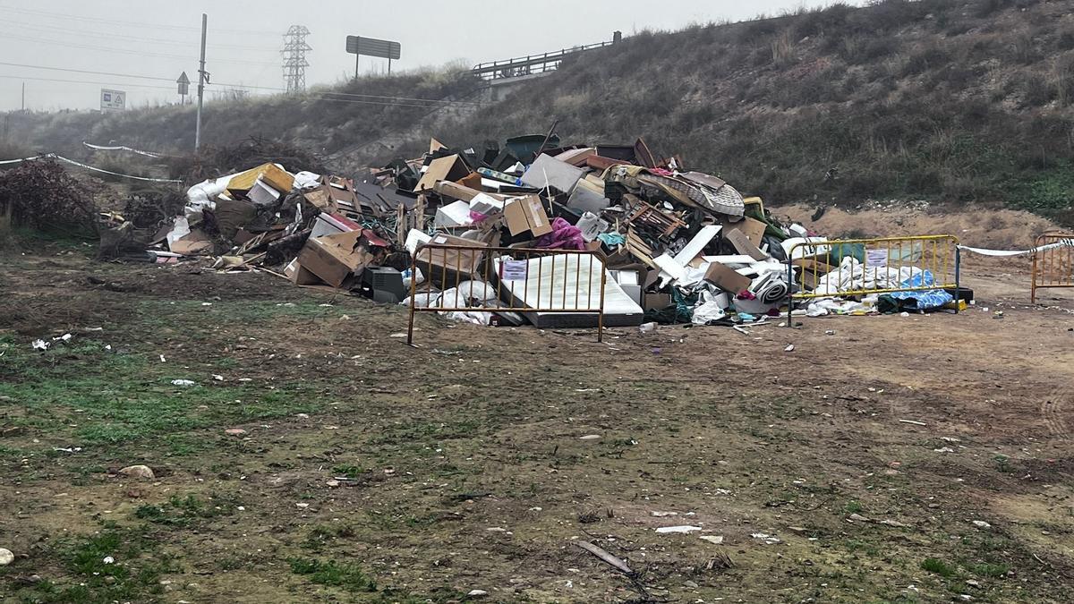 ona del vertido ilegal que denuncia el PSOE