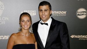 Rodri Hernández, en la gala junto a su pareja, Laura Iglesias