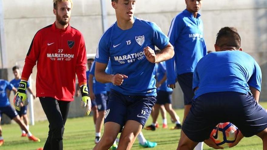 La plantilla, en el anexo de La Rosaleda.