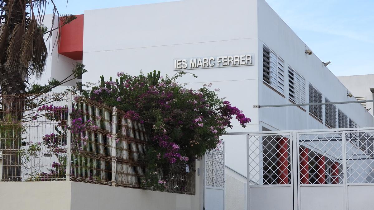 Entrada al IES Marc Ferrer de Formentera
