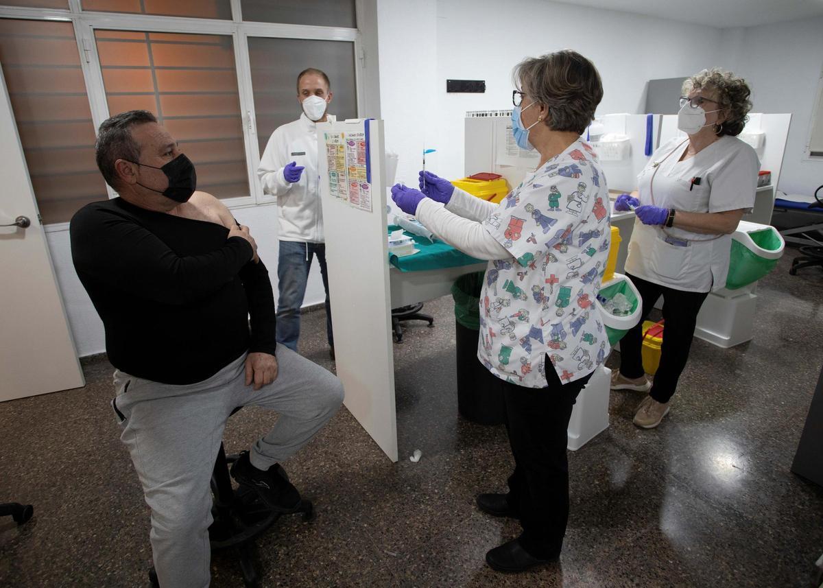 Vacunaciones ed Covid-19 en el Centro de Salud en el Camp de Morvedre.