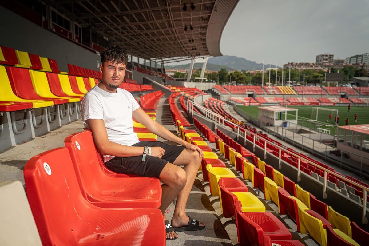 Víctor, joven de Terrassa, en Estadio Olímpico de Terrassa (Barcelona).