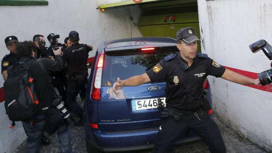 La policía halla restos de vómito y la crema que condujo al pederasta de Ciudad Lineal