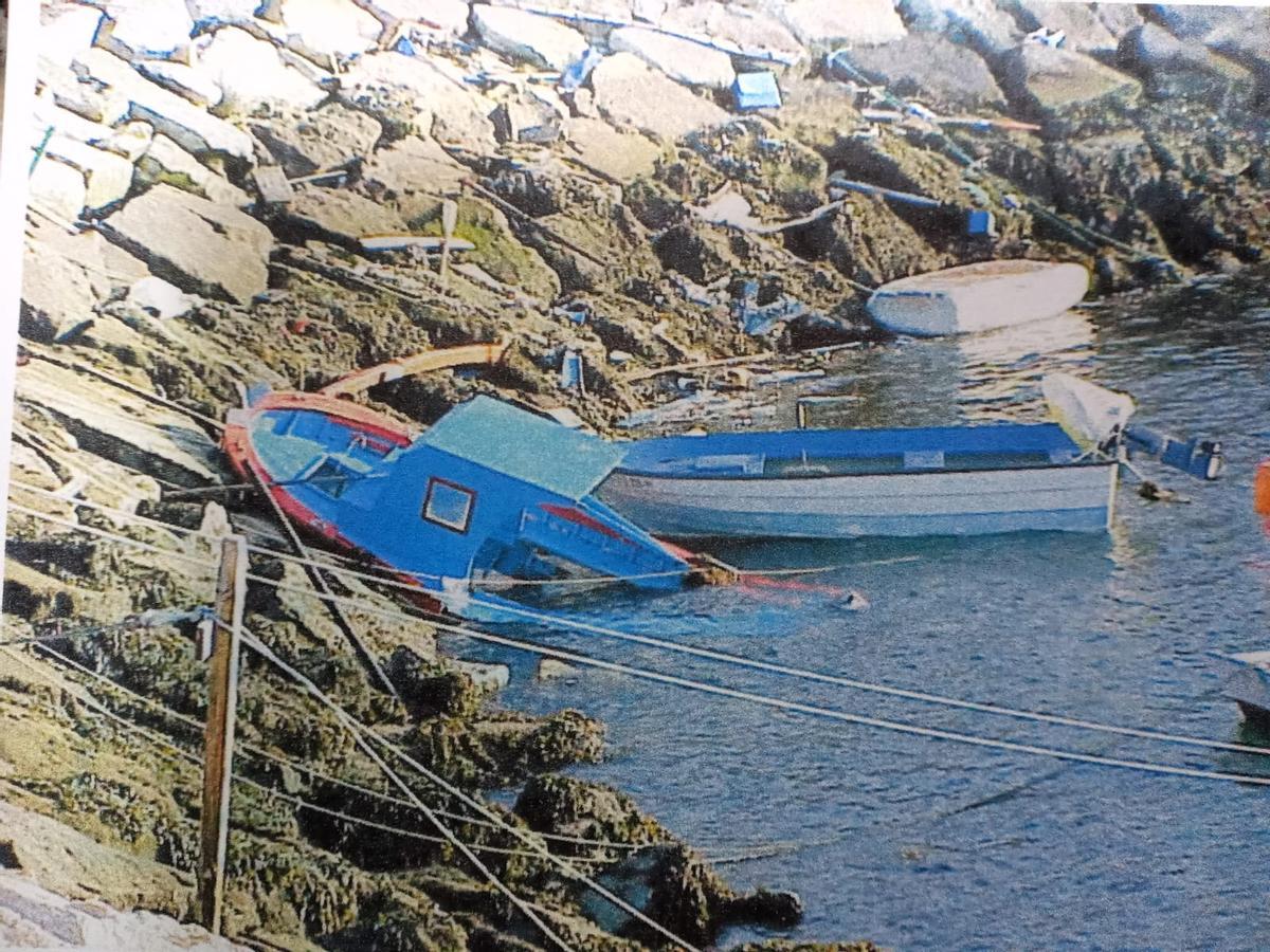 Barcas dañadas por el ciclón Hortensia en A Coruña en 1984